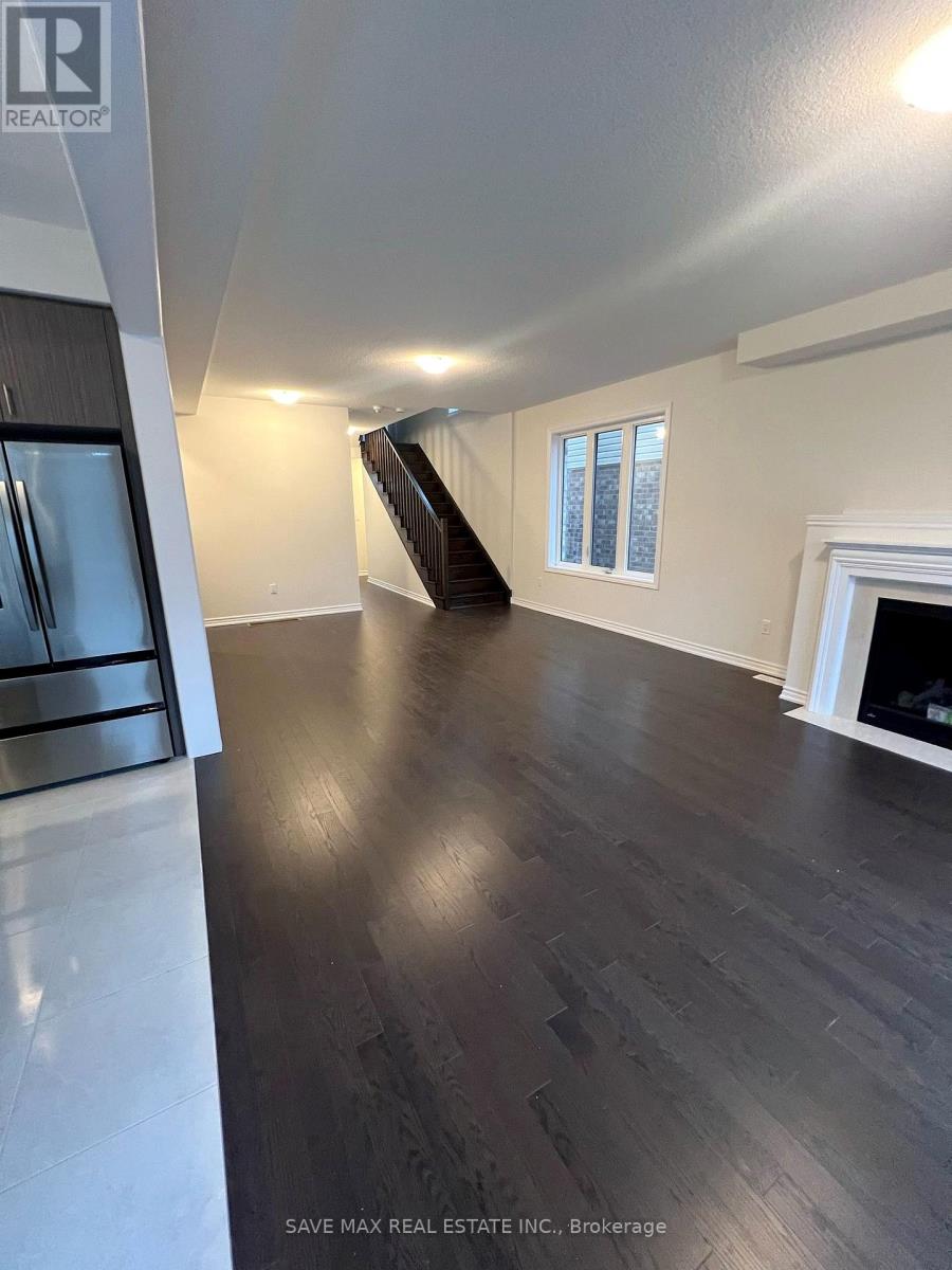 209 Terry Fox Drive, Barrie photo 16