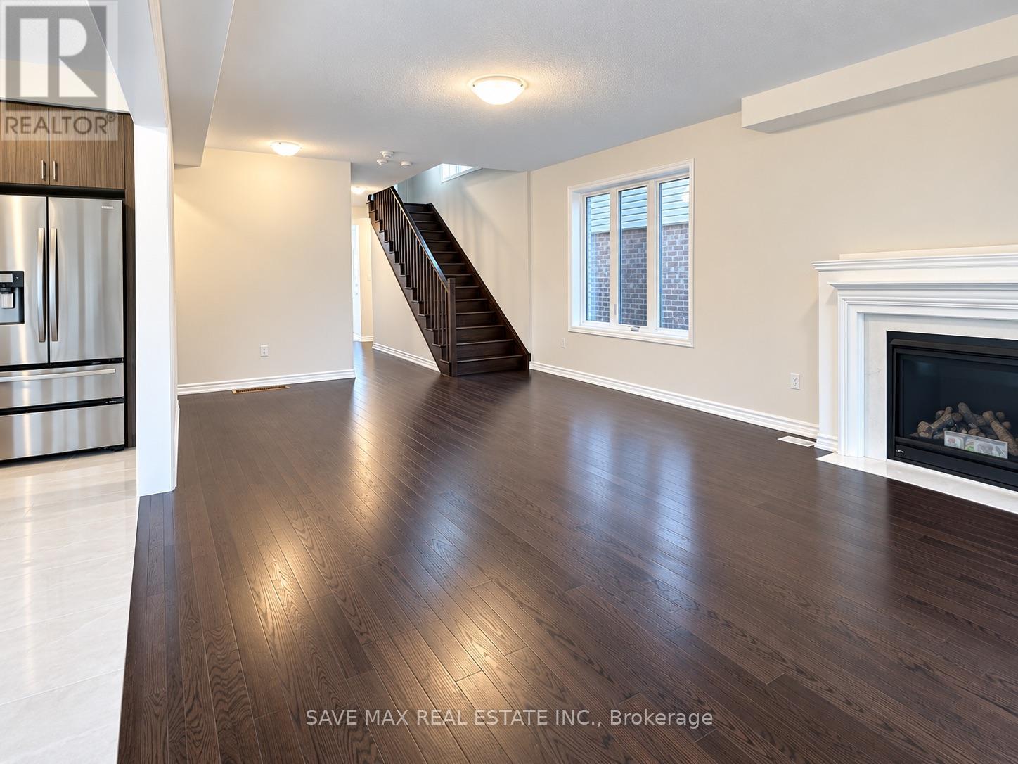 209 Terry Fox Drive, Barrie photo 18