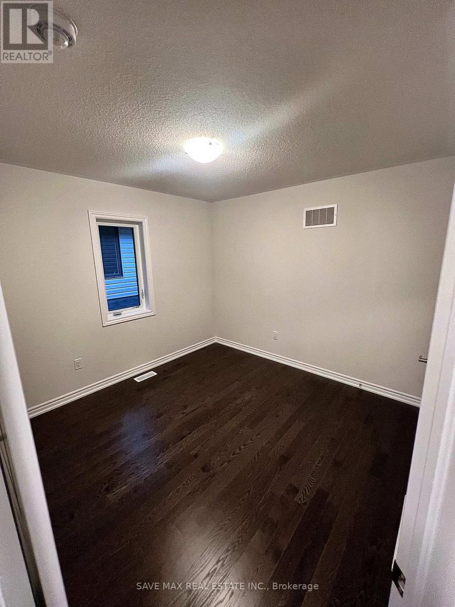 209 Terry Fox Drive, Barrie photo 34