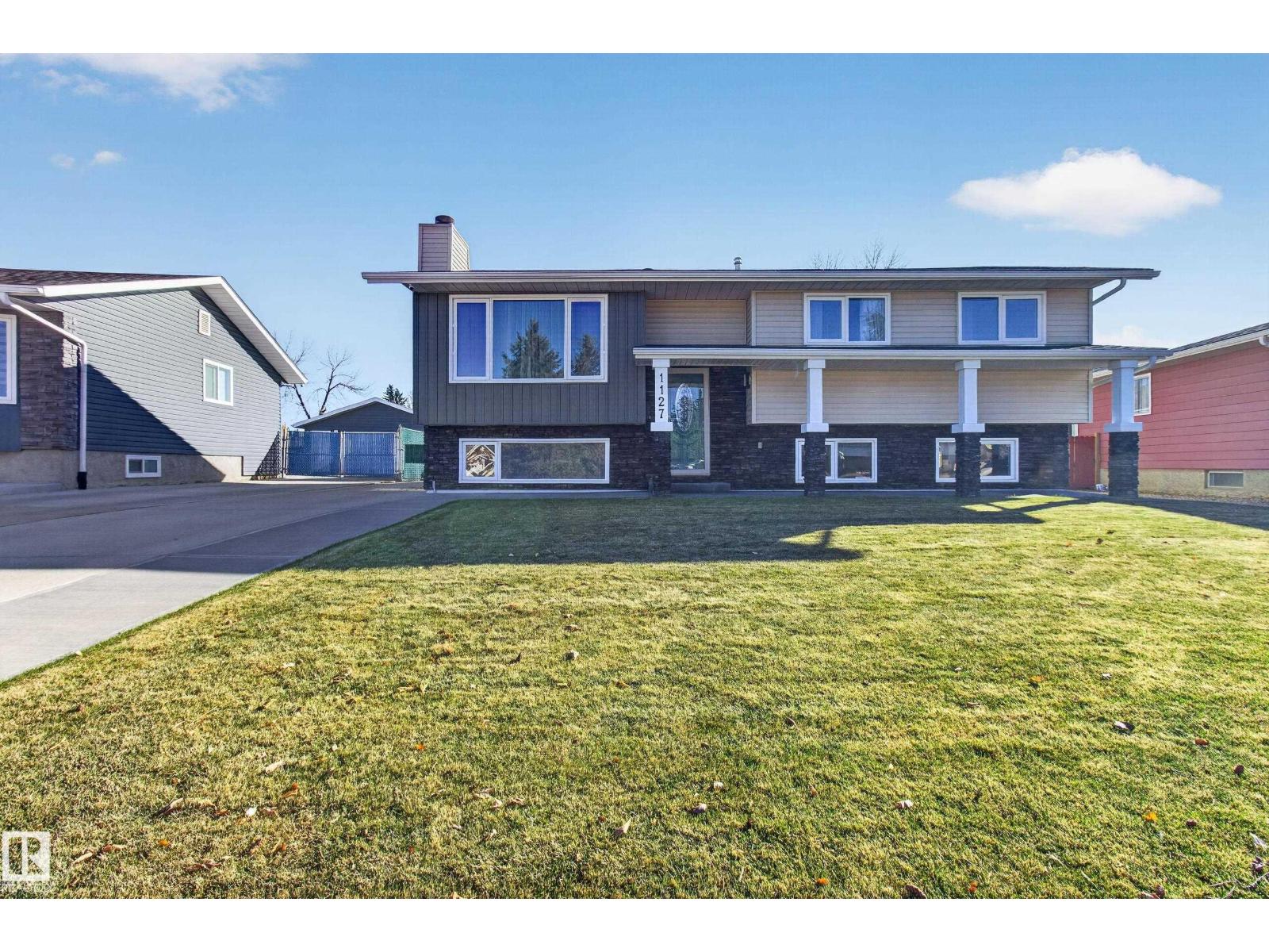 1127 68 St NW, Edmonton, Alberta, T6K3K3