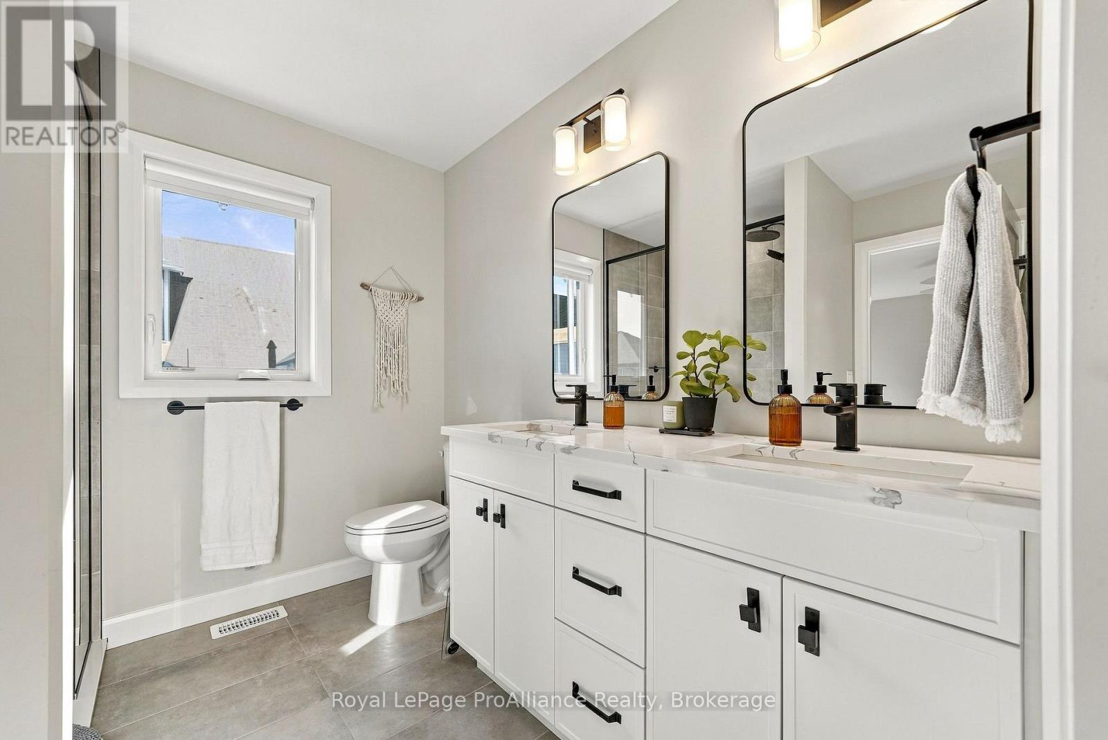 14 Horton Court, Belleville, ON photo 23