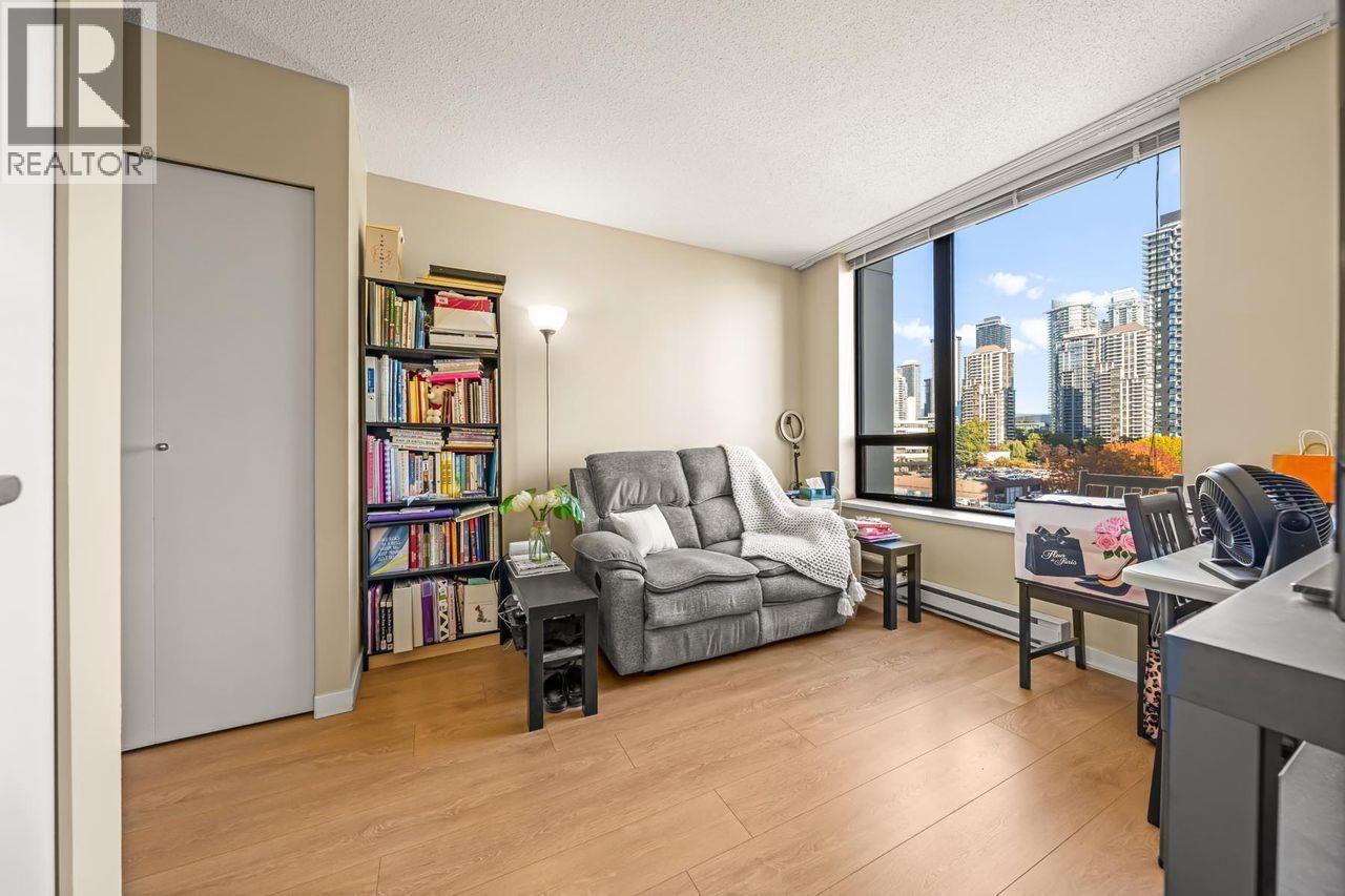 906 4118 DAWSON STREET, Burnaby - Image 1