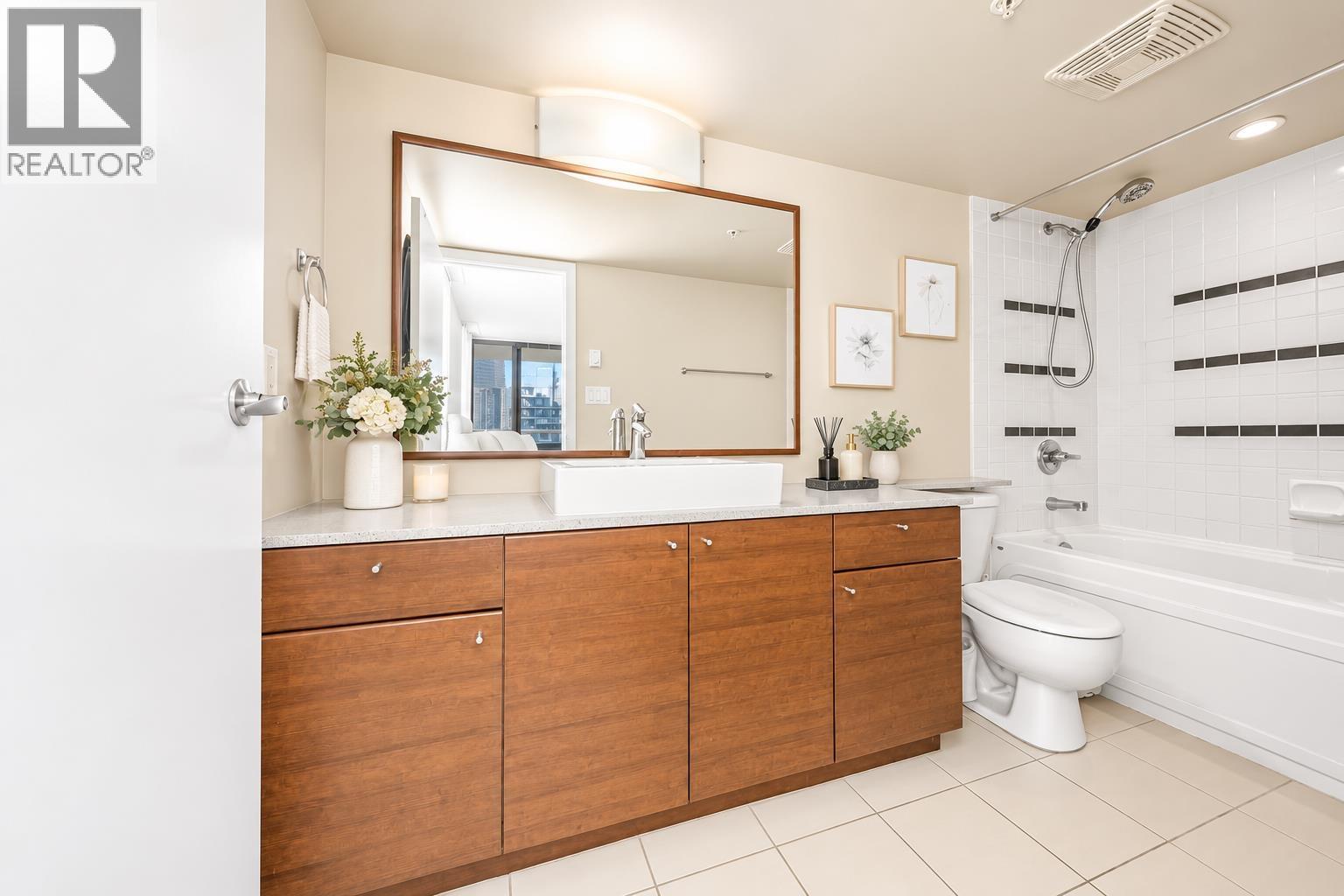 906 4118 DAWSON STREET, Burnaby - Image 1