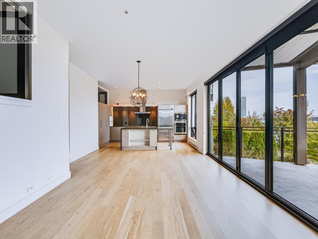 212 220 SALTER STREET, New Westminster - Image 1