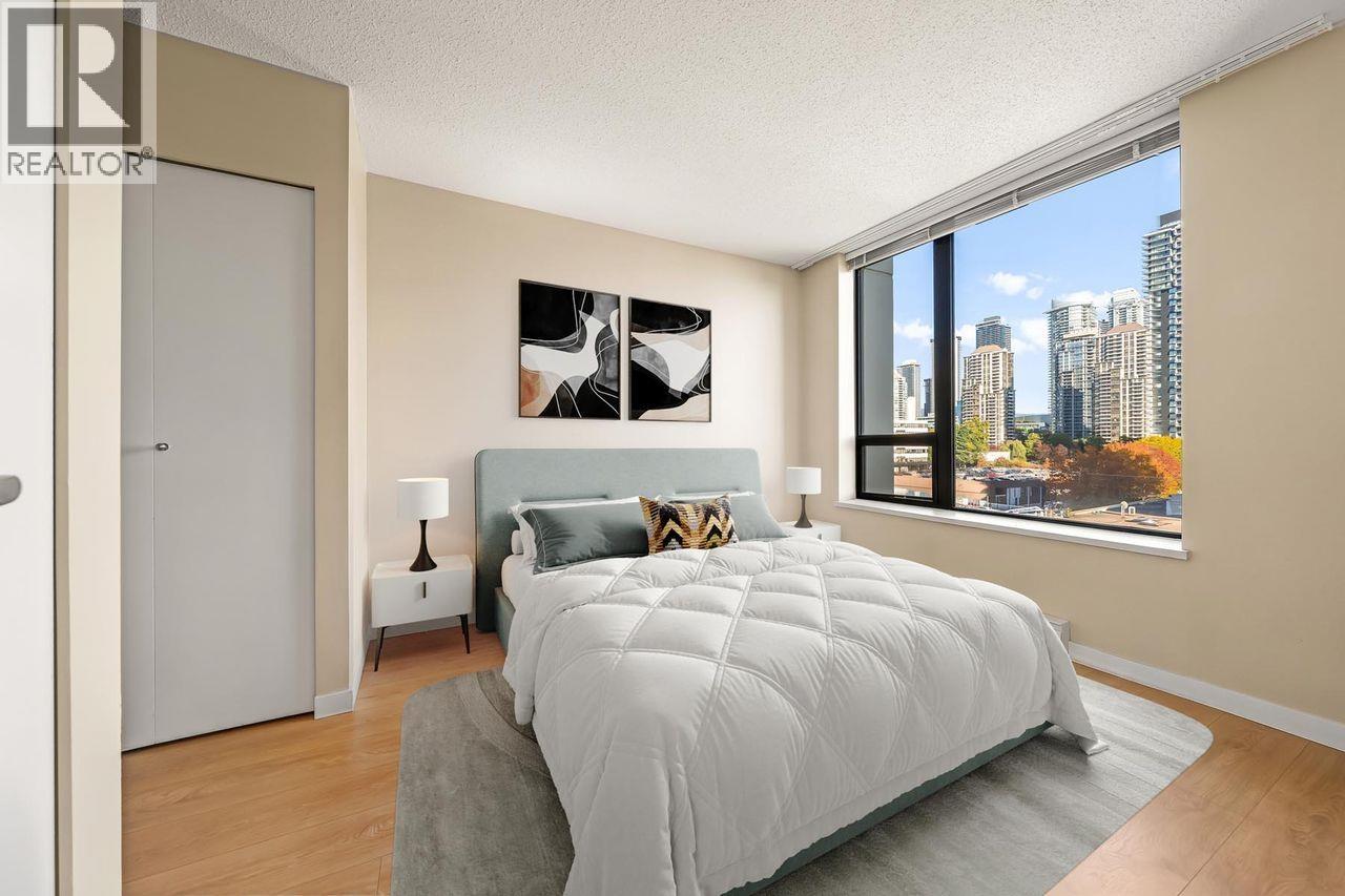 906 4118 DAWSON STREET, Burnaby - Image 1
