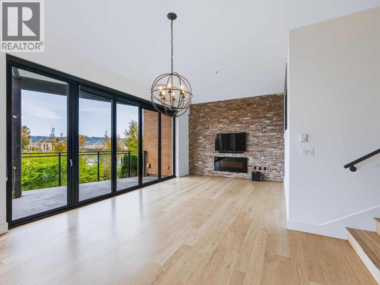 212 220 SALTER STREET, New Westminster - Image 1