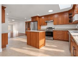 15159 93 Avenue, Surrey, BC V3R7A7 Photo 9