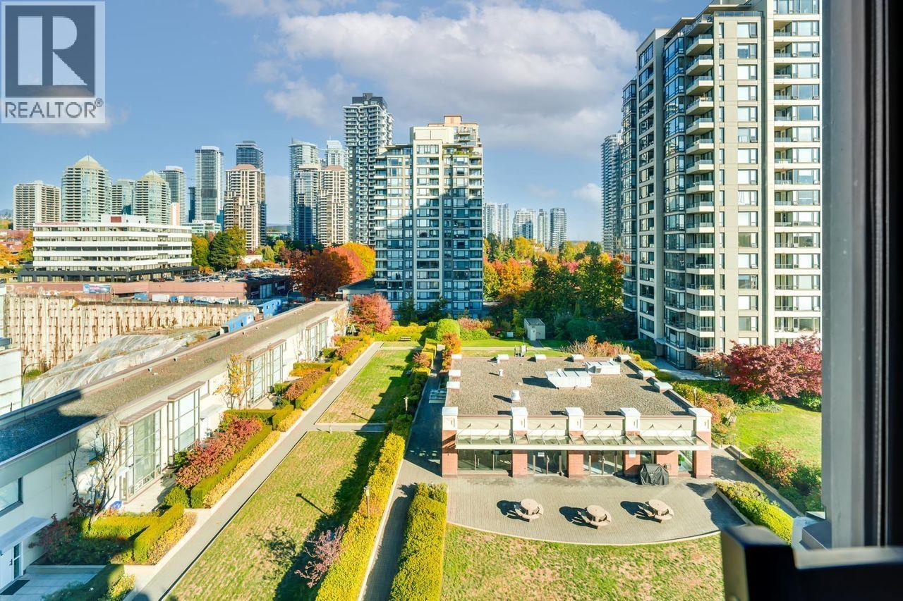 906 4118 DAWSON STREET, Burnaby - Image 1