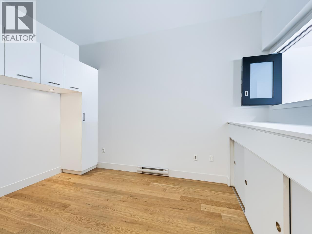 212 220 SALTER STREET, New Westminster - Image 1