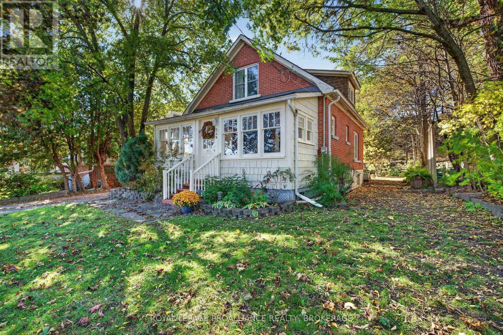 548 DIVISION STREET, Kingston (East of Sir John A. Blvd)