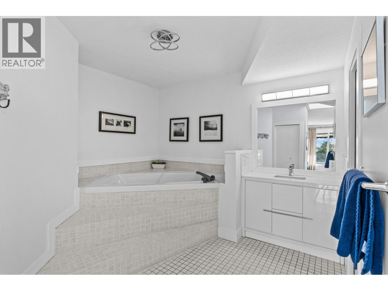  3226 Sunset Place, West Kelowna
