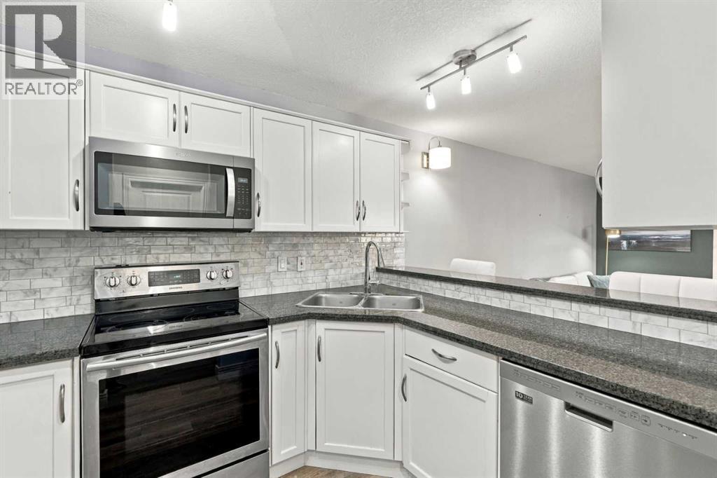 126, 33 Glamis Green SW, Calgary — photo 17