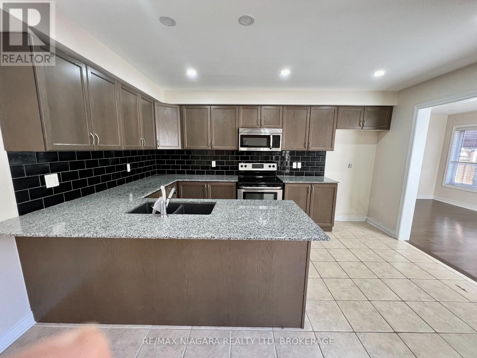 11 KEITH CRESCENT, St. Catharines (Burleigh Hill) — photo 9