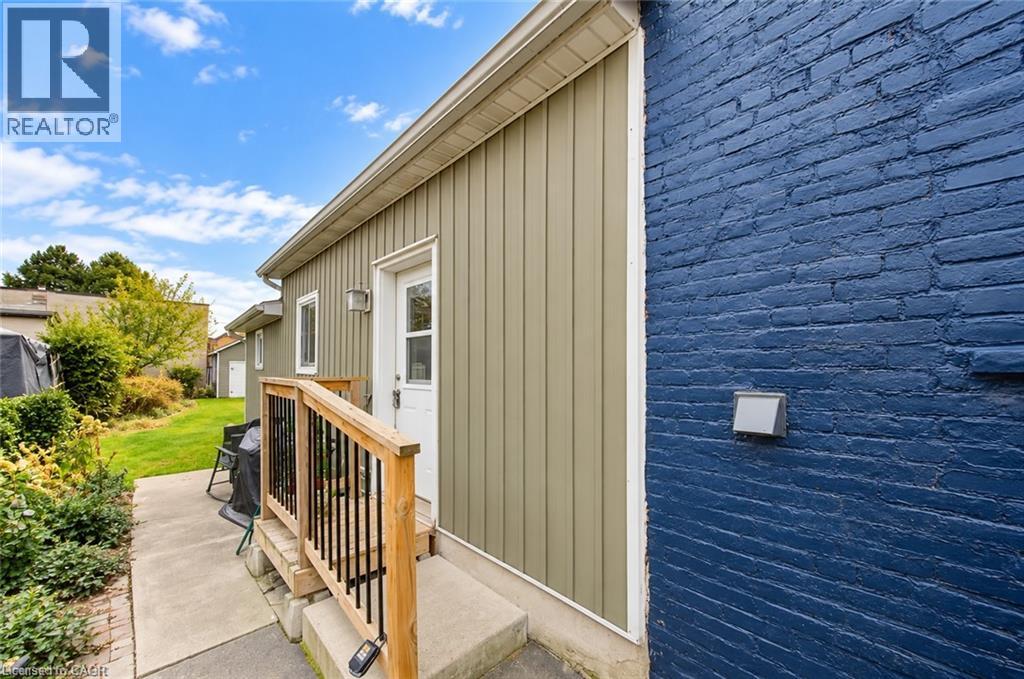 218 CATHARINE Street N - 23