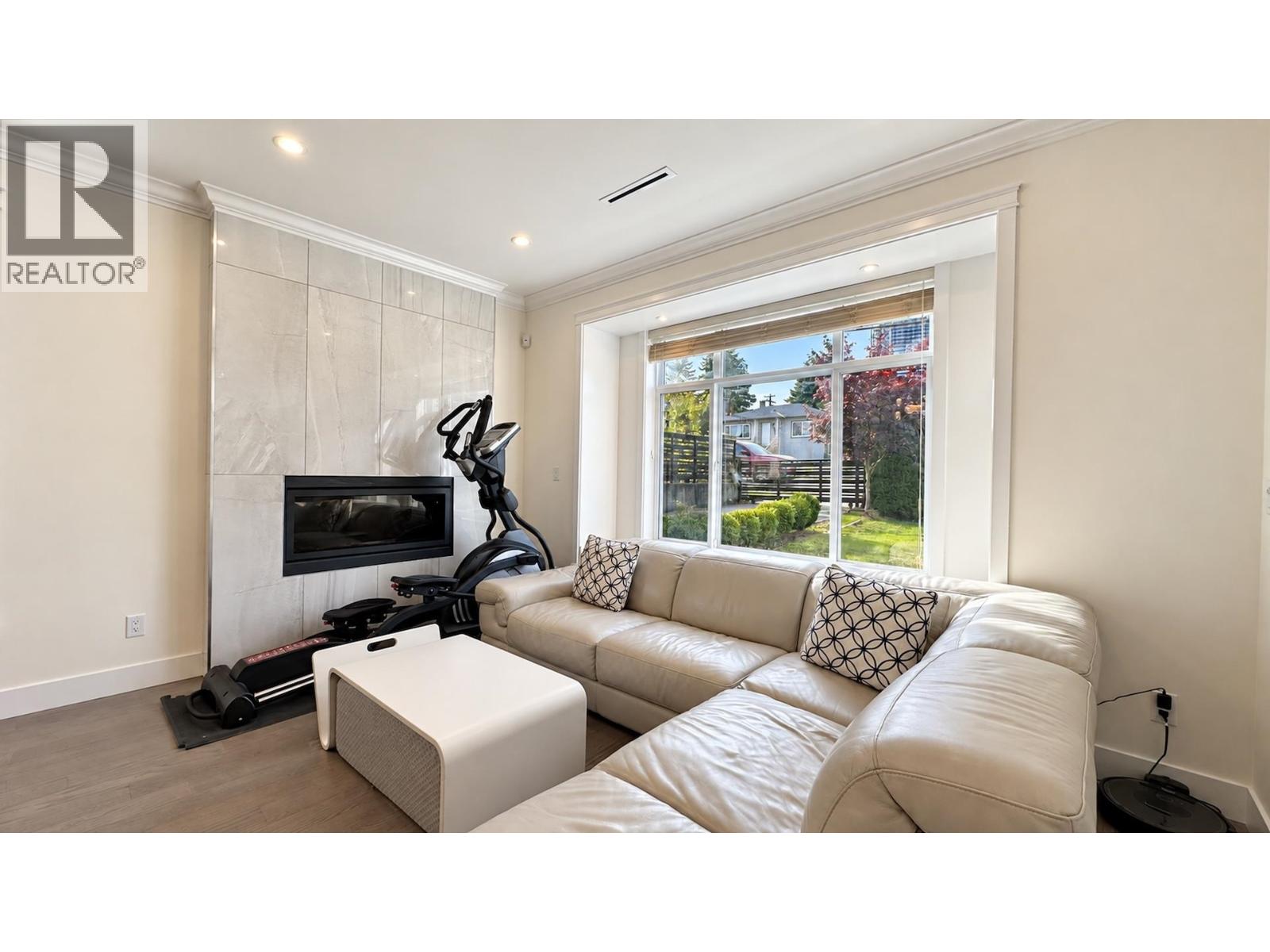 6272 ROYAL OAK Avenue, Burnaby