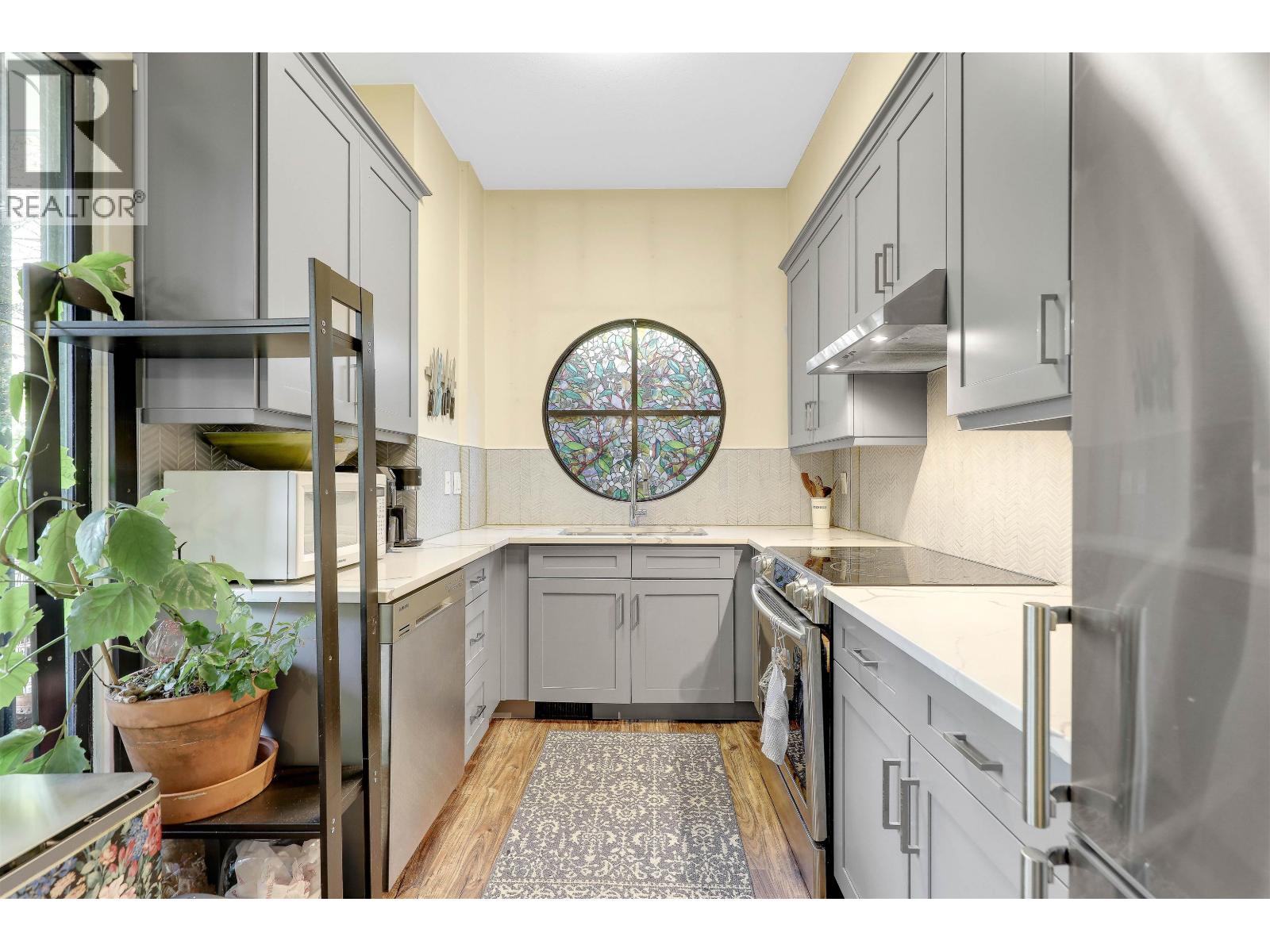 104 420 CARNARVON STREET, New Westminster - Image 1