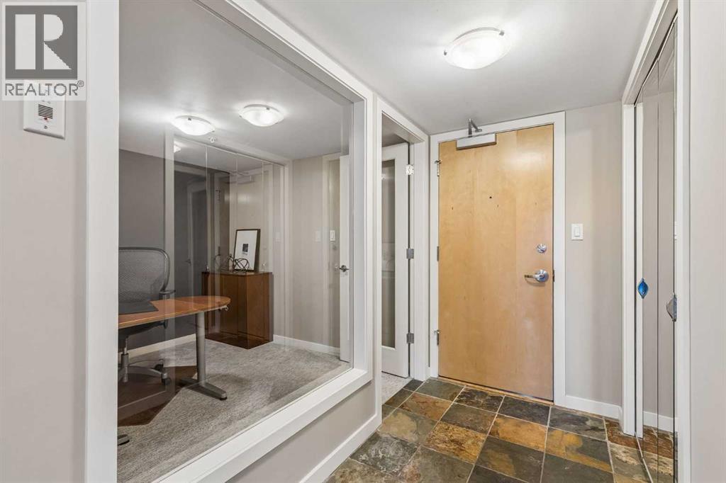 903, 1088 6 Avenue SW photo 2