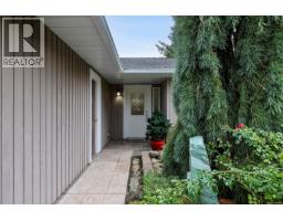 Primary Bedroom - 765 Nicolls Dr, French Creek, BC V9P1X4 Photo 10