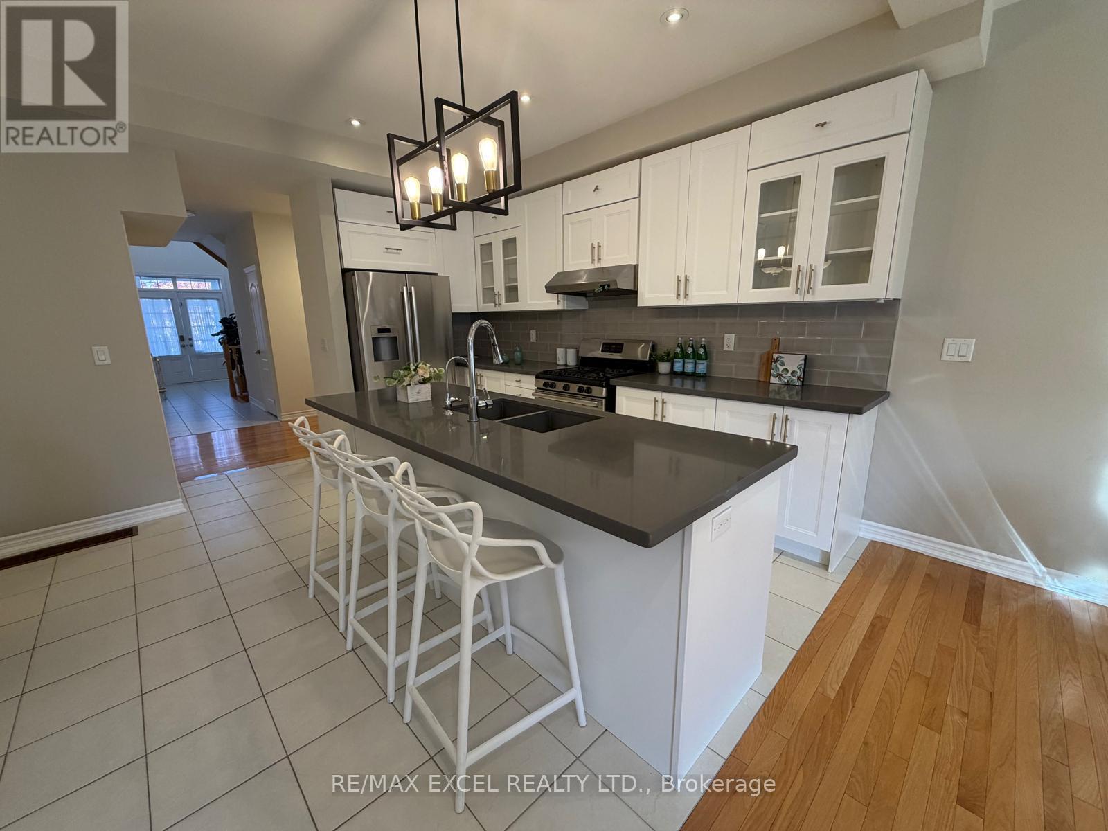 15 Zeng Cheng Drive, Markham, ON photo 5