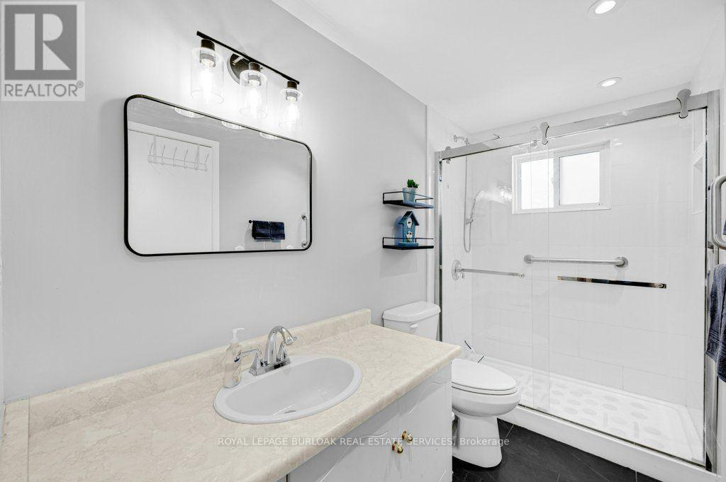 609 Roseheath Drive, Milton, ON photo 17