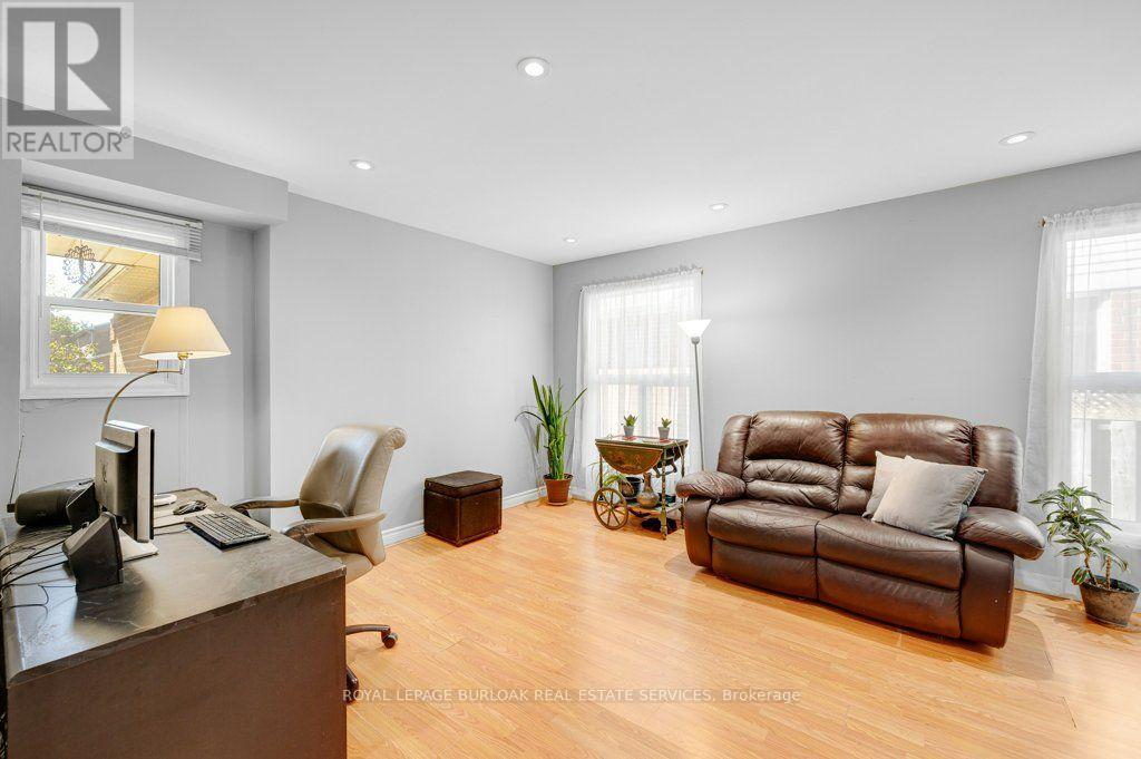 609 Roseheath Drive, Milton, ON photo 5