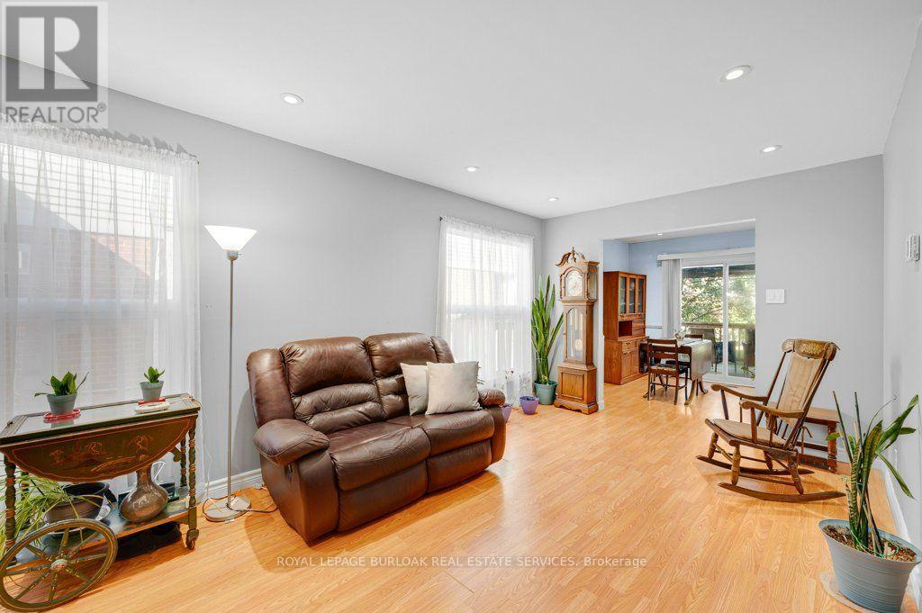 609 Roseheath Drive, Milton, ON photo 6