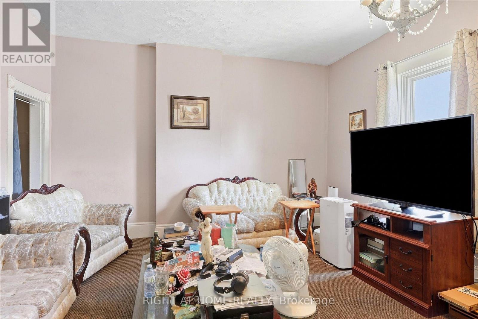 42 Wellington Street, Kawartha Lakes, ON photo 13