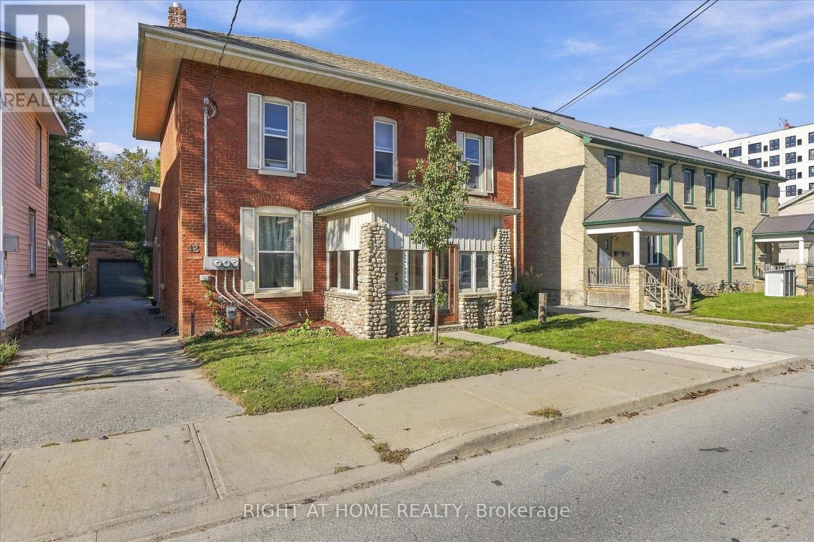 42 WELLINGTON STREET, Kawartha Lakes (Lindsay) — photo 2