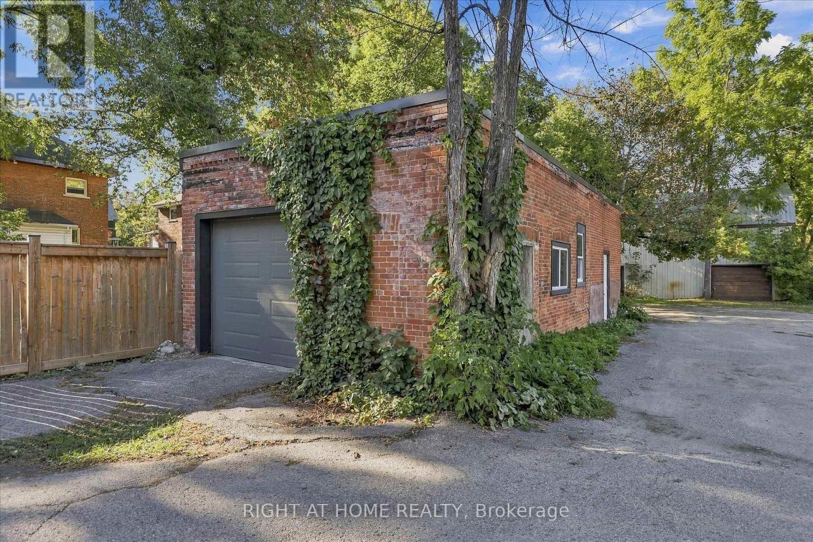 42 Wellington Street, Kawartha Lakes, ON photo 24