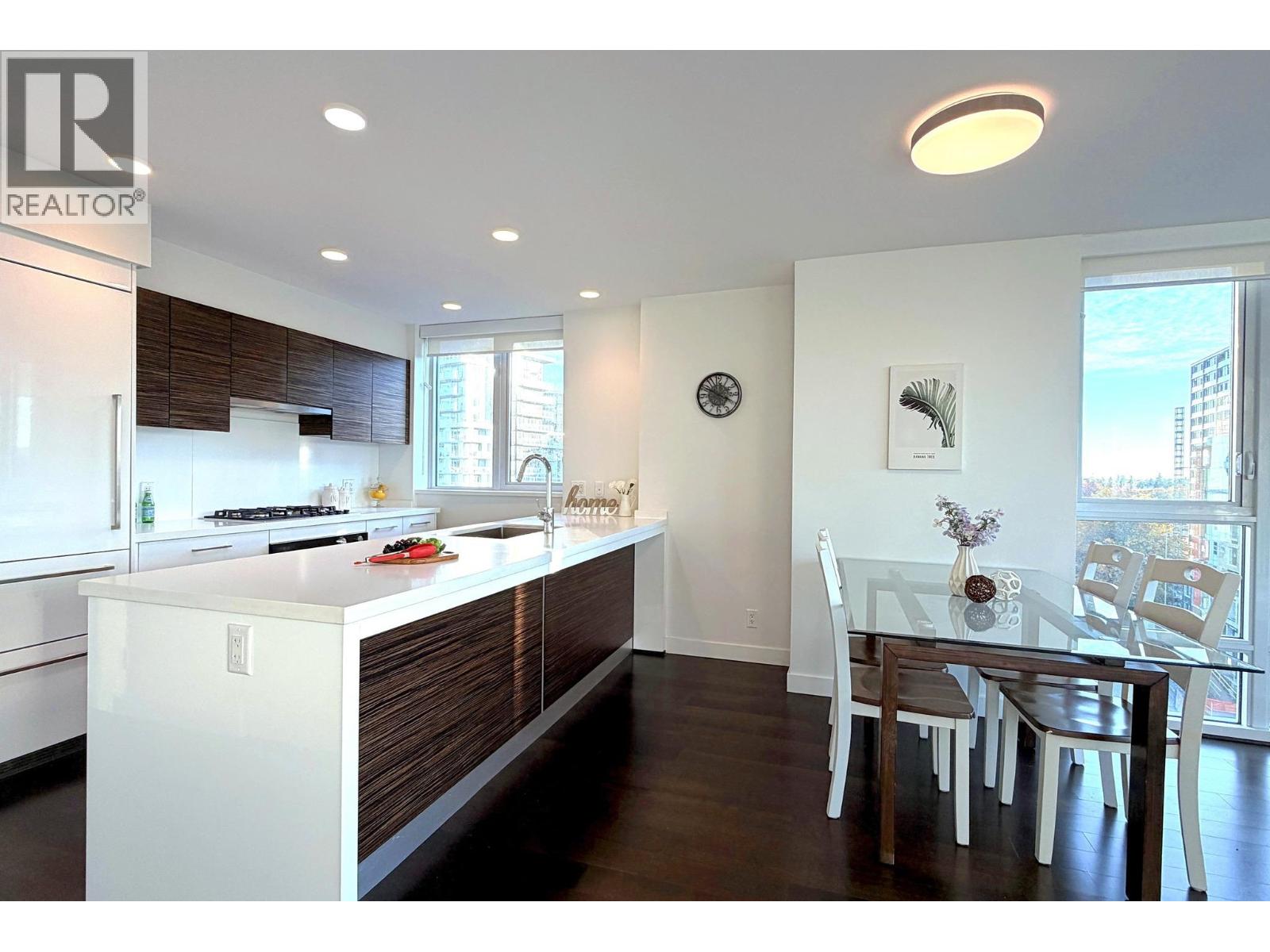 906 7333 MURDOCH AVENUE, Richmond - Image 1