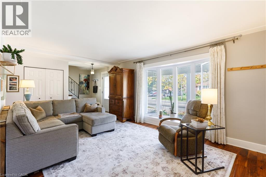 1323 QUEEN'S Boulevard - 10