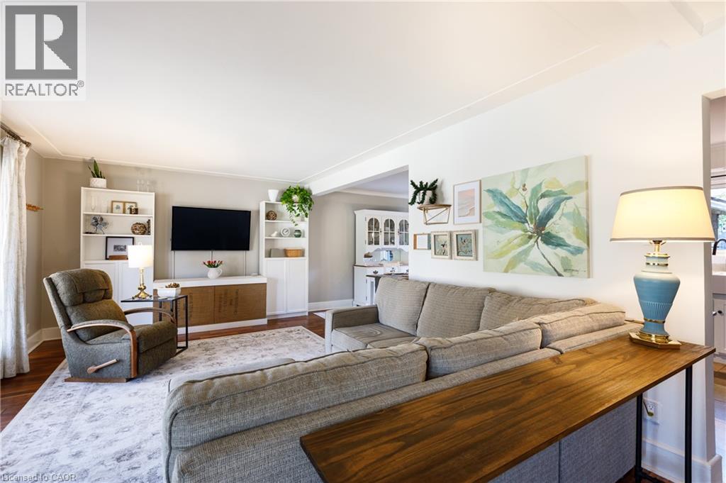 1323 QUEEN'S Boulevard - 6