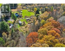 982 Raymond Road, Muskoka Lakes, ON P0B1M0 Photo 13