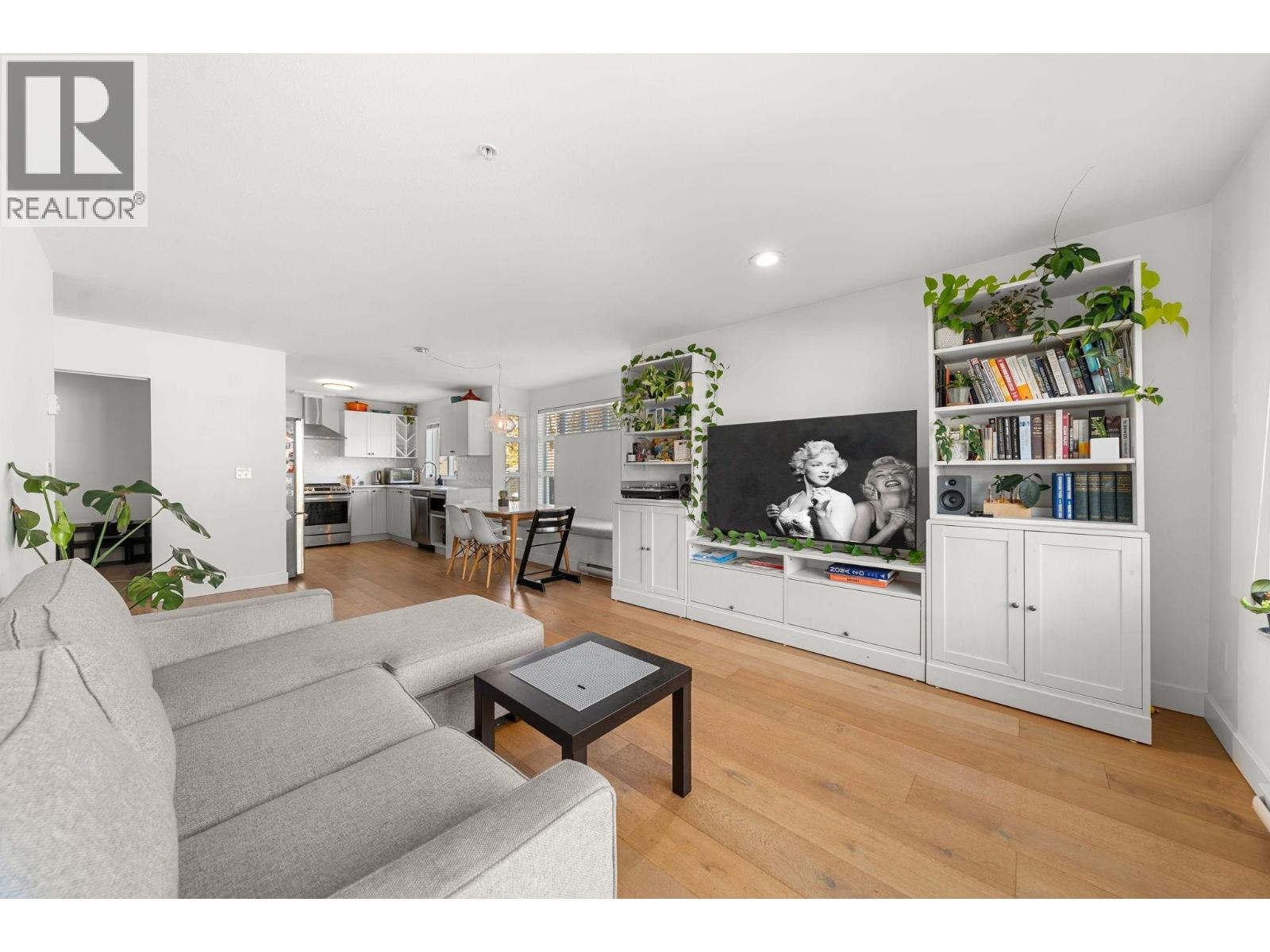 207 183 W 23RD STREET, North Vancouver - Image 1