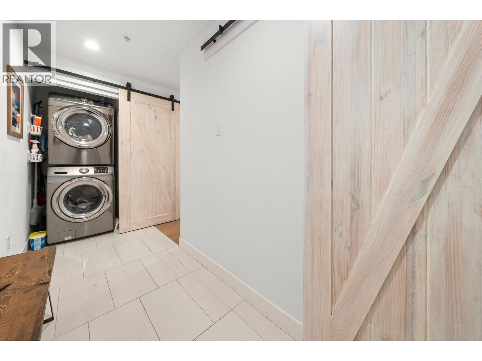 207 183 W 23RD STREET, North Vancouver - Image 1
