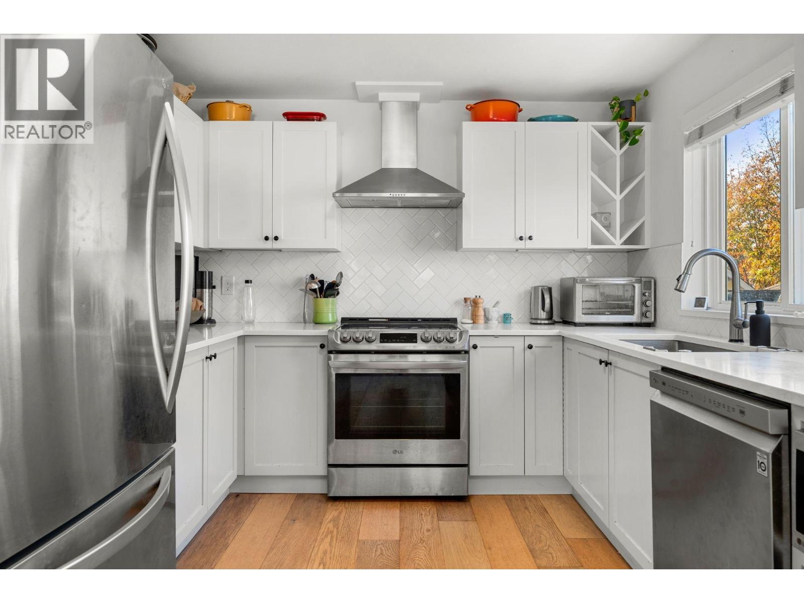 207 183 W 23RD STREET, North Vancouver - Image 1