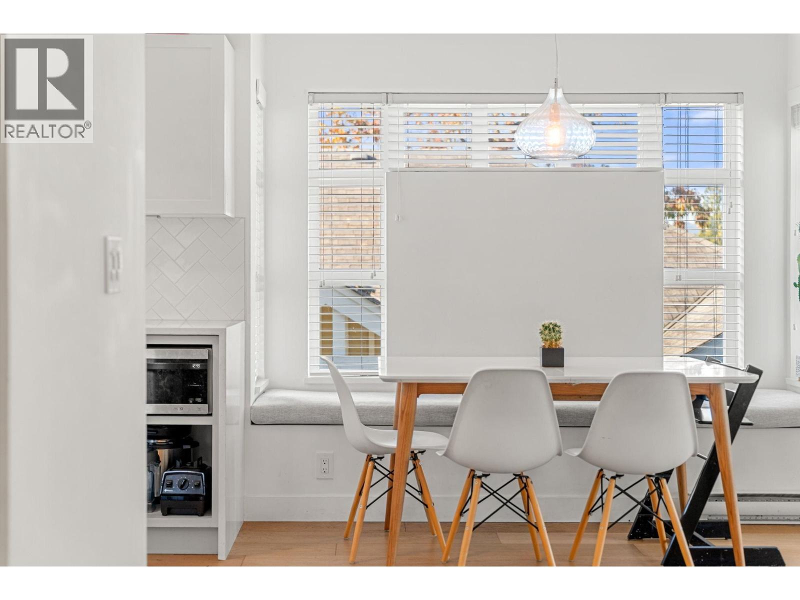 207 183 W 23RD STREET, North Vancouver - Image 1