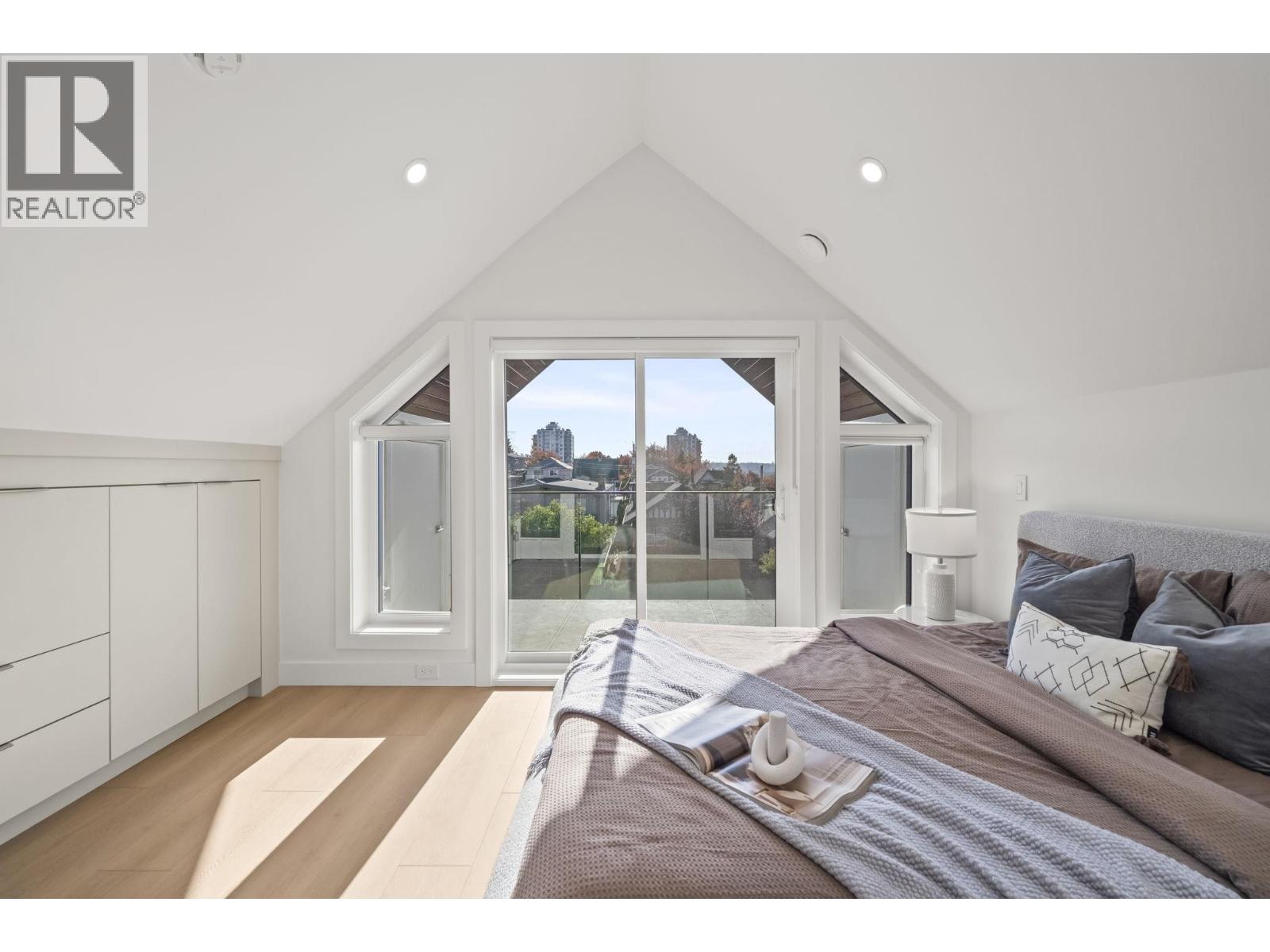 1 3623 TRIUMPH STREET, Vancouver - Image 1