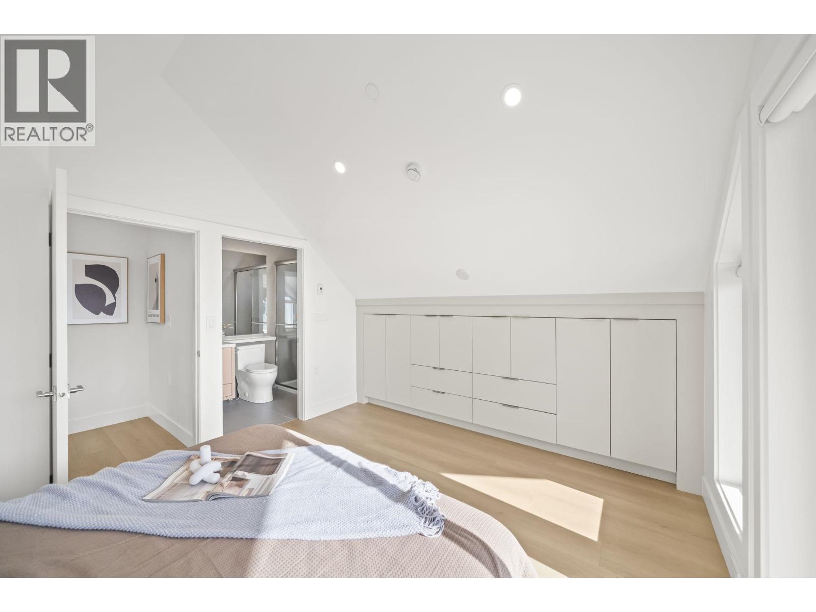 1 3623 TRIUMPH STREET, Vancouver - Image 1