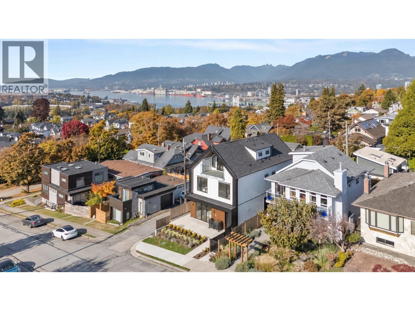 1 3623 TRIUMPH STREET, Vancouver - Image 1