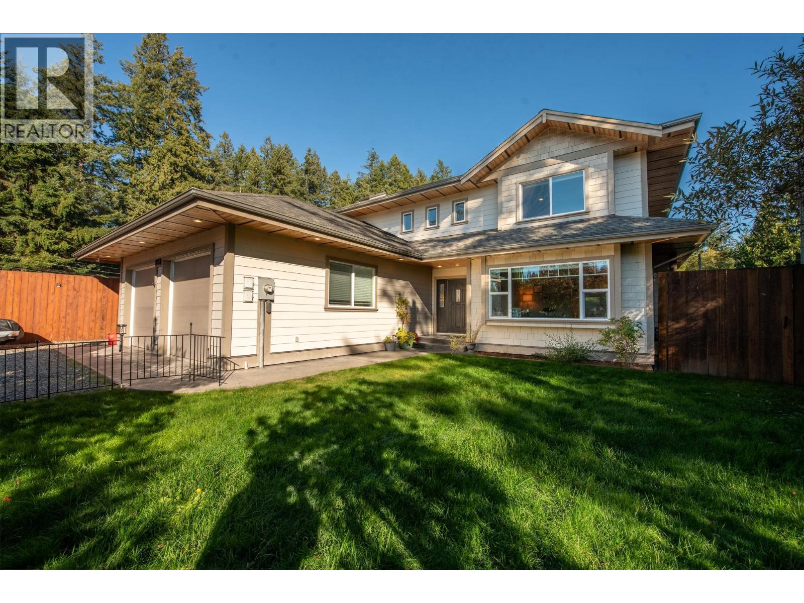 574 VETERANS ROAD, Gibsons