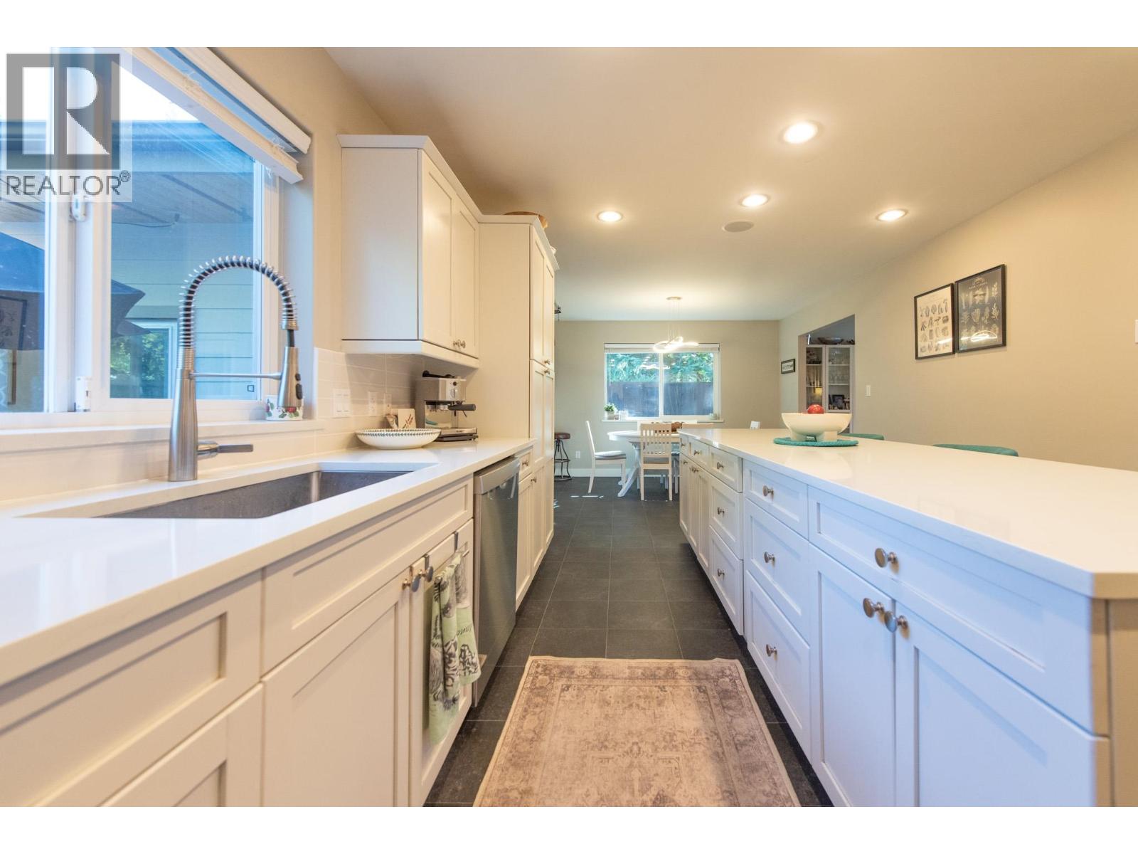 574 VETERANS ROAD, Gibsons - Image 1