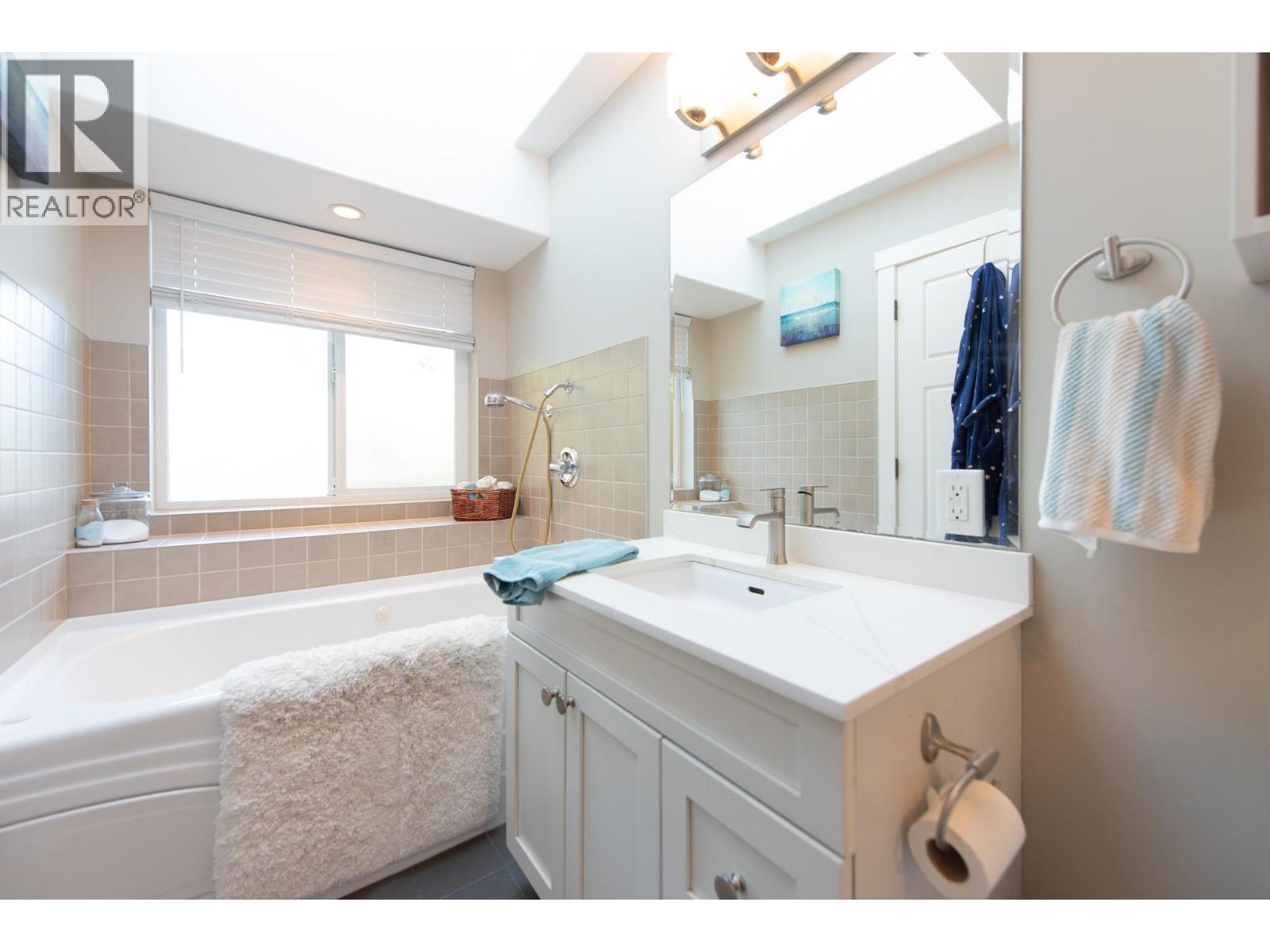 574 VETERANS ROAD, Gibsons - Image 1