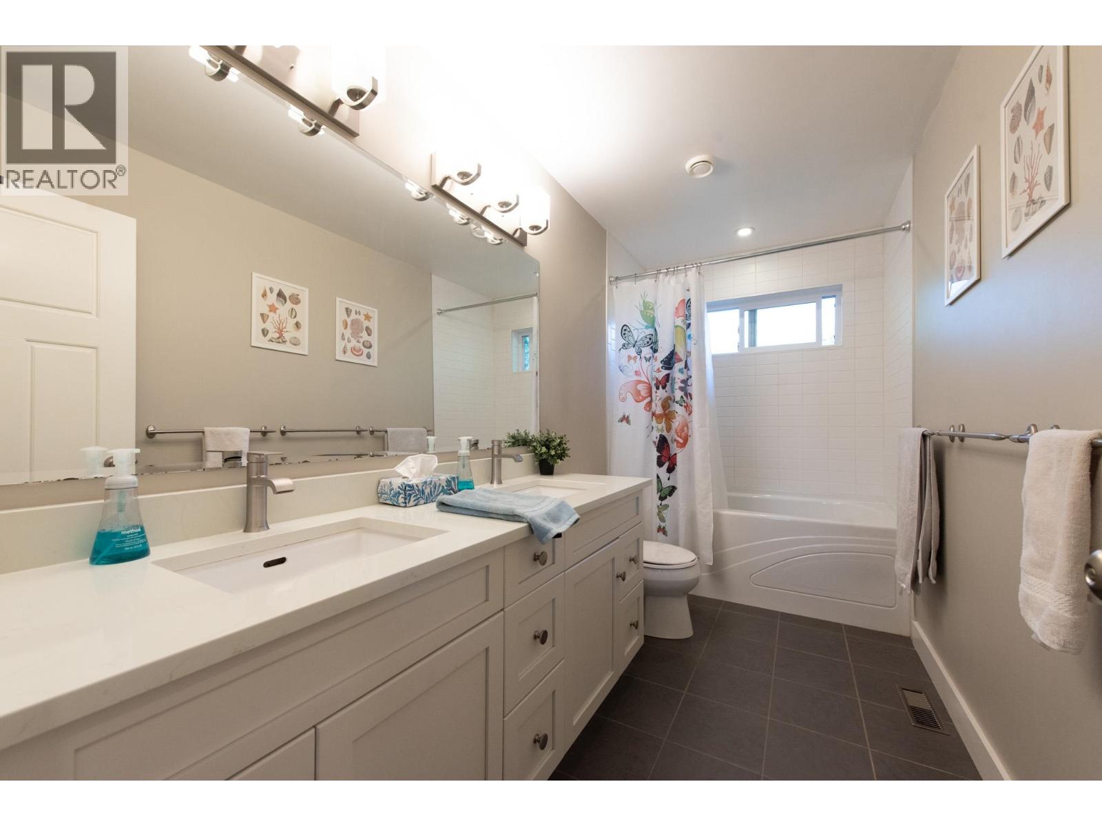 574 VETERANS ROAD, Gibsons - Image 1