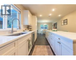 574 Veterans Road, Gibsons, BC V0N1V4 Photo 10