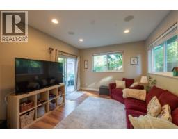 574 Veterans Road, Gibsons, BC V0N1V4 Photo 14
