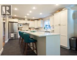 574 Veterans Road, Gibsons, BC V0N1V4 Photo 7