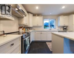 574 Veterans Road, Gibsons, BC V0N1V4 Photo 8