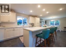 574 Veterans Road, Gibsons, BC V0N1V4 Photo 9