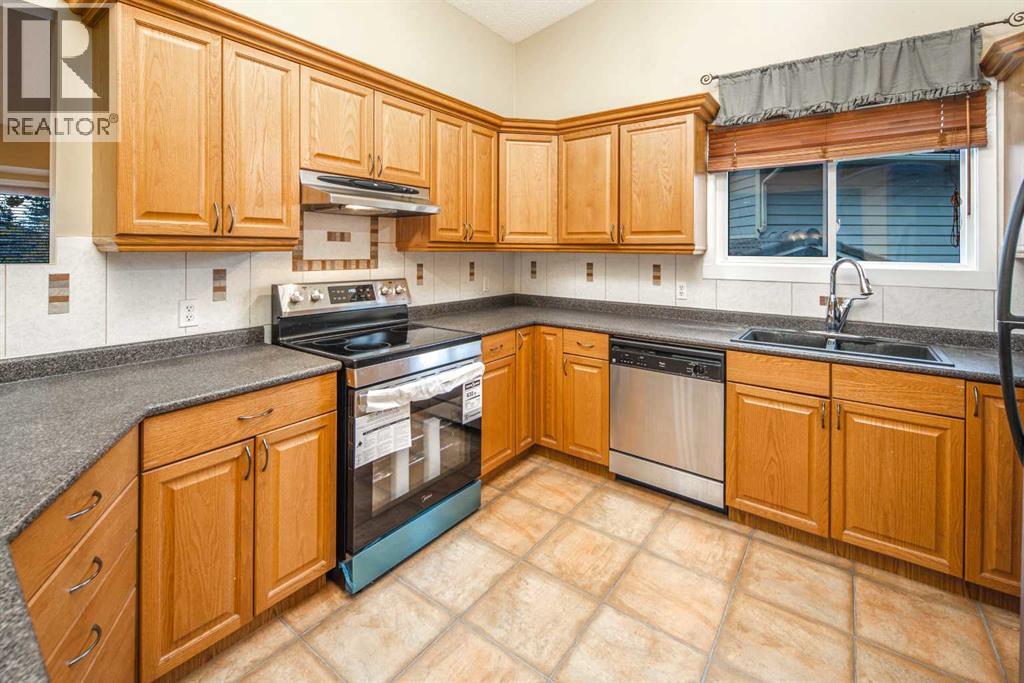 28 Hawkcliff Place NW photo 6